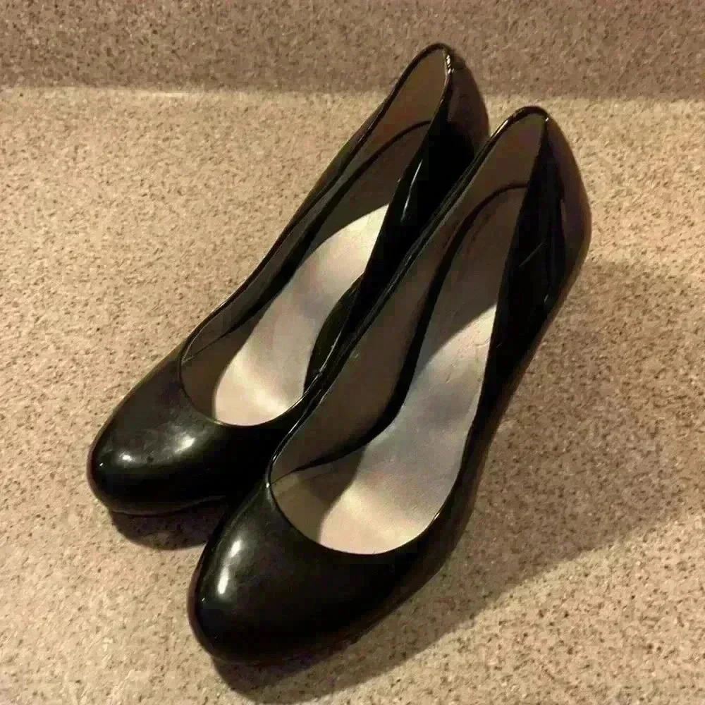 Jessica Simpson Black Heels - Size 8.5